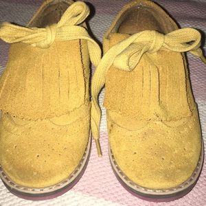 Suede yellow 🌼🌸 girl bucks